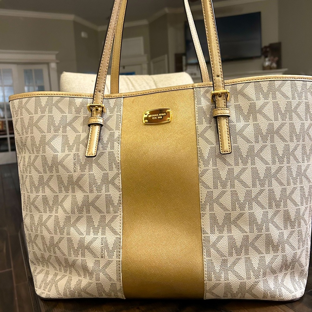 Large Michael Kors Tote (kept in a bag, used a couple of times)